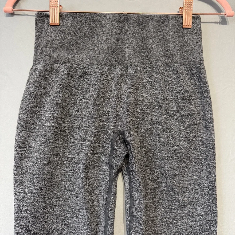 NVGTN Womens Contour Seamless Leggings Size Small Grey Scrunch Gym Workout Yoga - Picture 5 of 7
